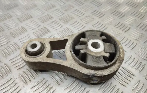 Opel Vivaro Engine mount bracket