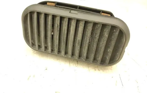 Mercedes-Benz Sprinter W901 W902 W903 W904 Quarter panel pressure vent 
