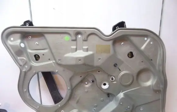 Skoda Octavia Mk2 (1Z) Front door electric window regulator 1Z1837655P
