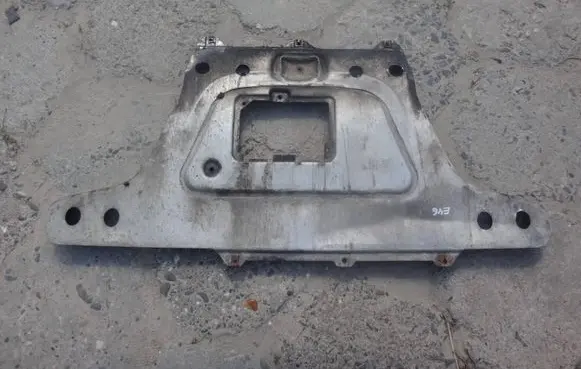 BMW 3 E46 Engine splash shield/under tray 7028433