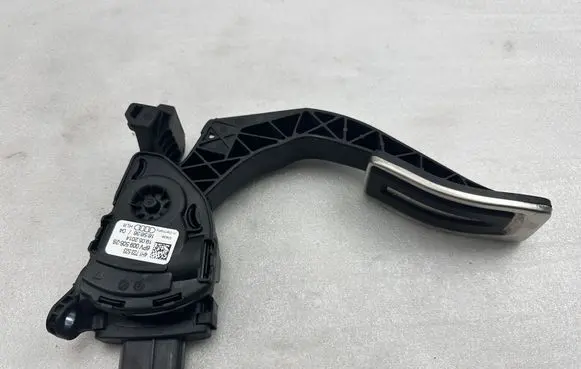 Audi A8 S8 D4 4H Accelerator throttle pedal 4H1723523