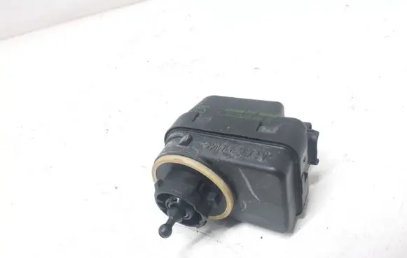 Headlight level adjustment motor