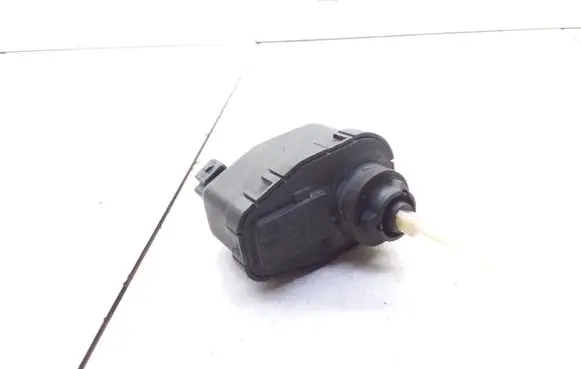 Headlight level adjustment motor