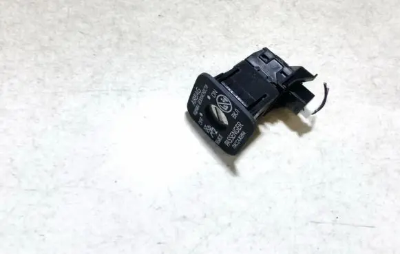 Toyota Yaris Passenger airbag on/off switch 
