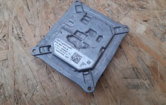 Audi A4 S4 B8 8K LED ballast control module 8K0907472A