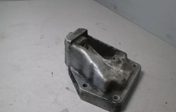 Mercedes-Benz ML W163 Engine mounting bracket A6282230304 6282230304