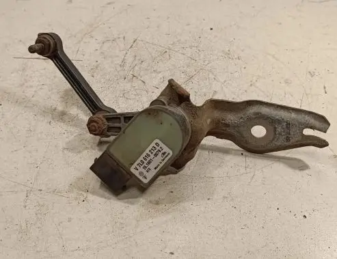 Headlight/headlamp level sensor