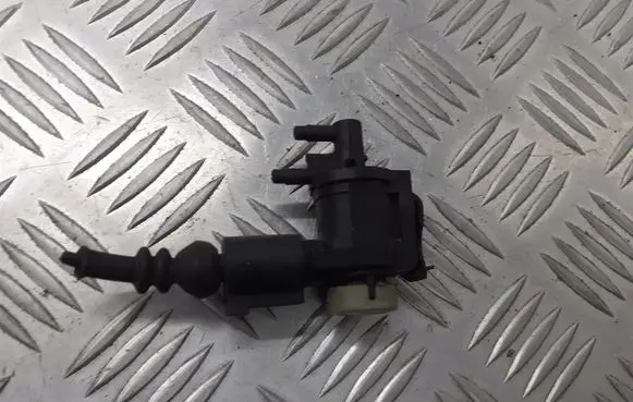 Skoda Octavia Mk1 (1U) Windscreen/windshield washer pump 1J0973722