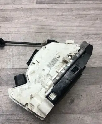 Skoda Superb B6 (3T) Front door lock 1S1837016B