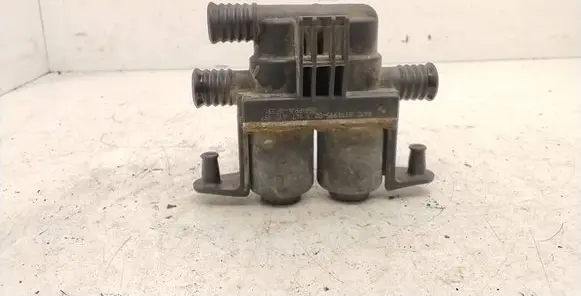 BMW 5 E39 Coolant heater control valve 1147412137 8374995