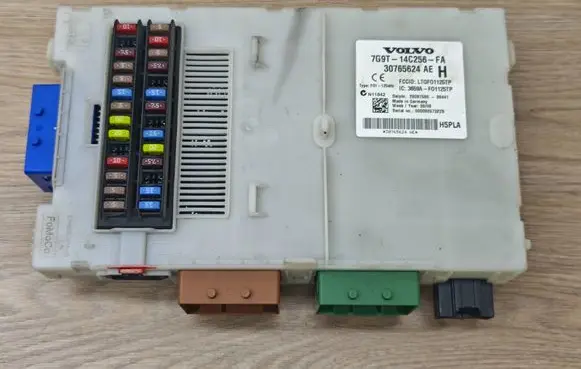 Volvo V70 Fuse module 30765624AE 7G9T14C256FA 3659AF01125TP