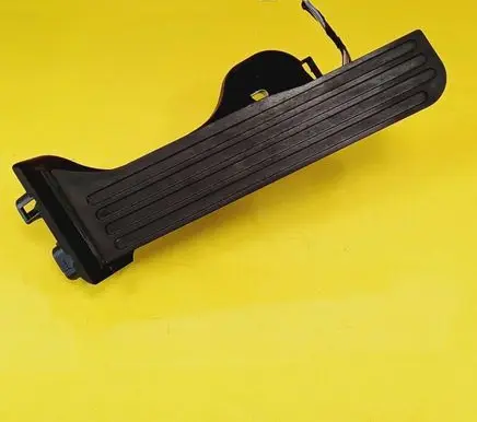 Volkswagen PASSAT B6 Accelerator throttle pedal 1K1721503L