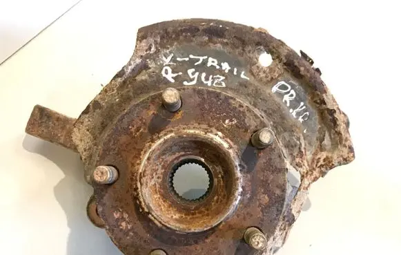 Nissan X-Trail T30 Front wheel hub spindle knuckle
