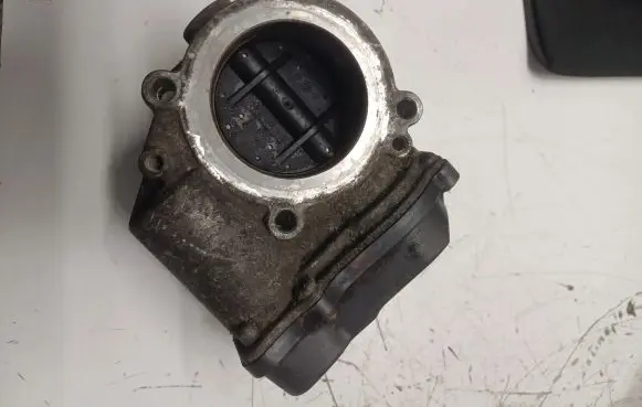 Volkswagen Scirocco Throttle valve 06F133062G