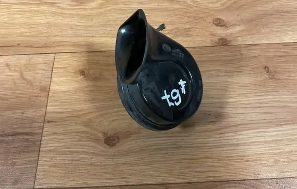 Volkswagen PASSAT B6 Horn signal A28657625