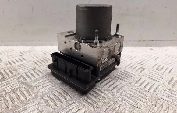 Toyota Corolla Verso AR10 ABS Pump 440500F030 445400F020
