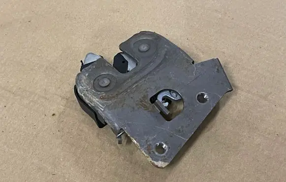 BMW 5 E60 E61 Seat back rest lock catch 7112863