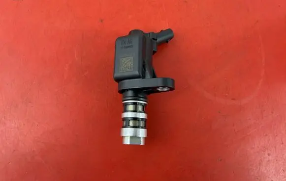 Volkswagen Golf VII Oil pressure sensor 04E906455S