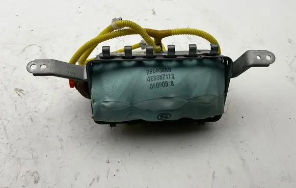 Toyota Land Cruiser (J120) Passenger airbag 7BBN3668 4ES057173