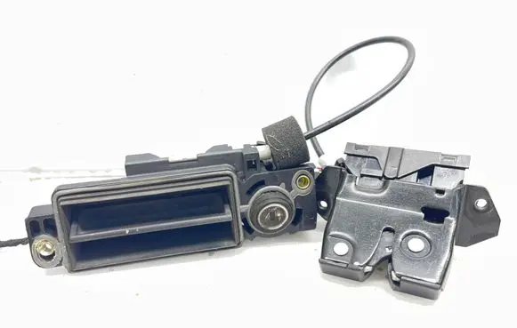 Mercedes-Benz E W211 Loading door lock A1717500085 A1717500185