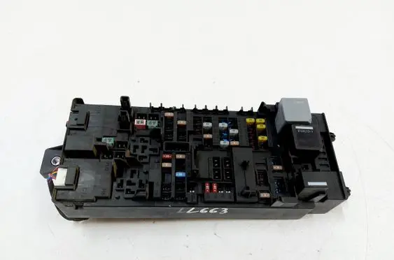 Land Rover Defender Fuse box set MY32-14A073-BA