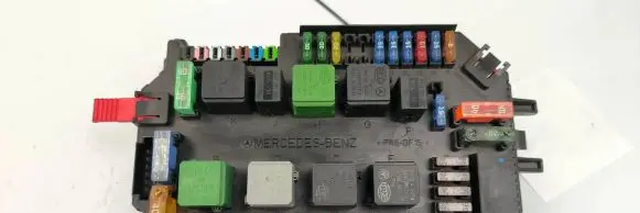 Mercedes-Benz S W221 Relay mounting block A2215406250