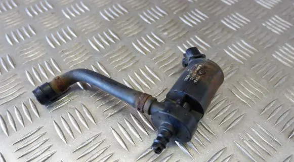 Toyota Land Cruiser (J120) Headlight washer pump 8528050020