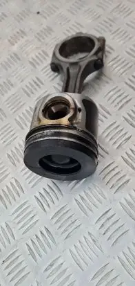 KIA Sorento Piston with connecting rod