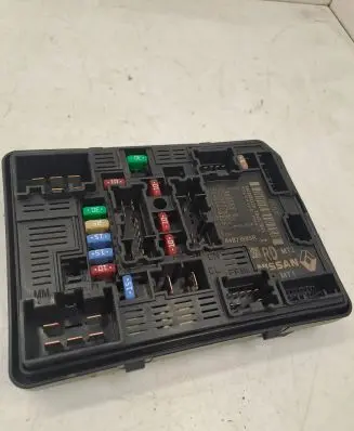 Dacia Sandero III Fuse module 284B71965R 284C02176R