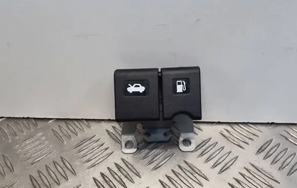 Nissan Qashqai Fuel cap release pull handle 