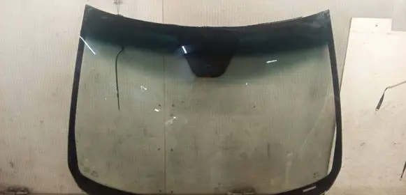 Volvo XC90 Front windscreen/windshield window 