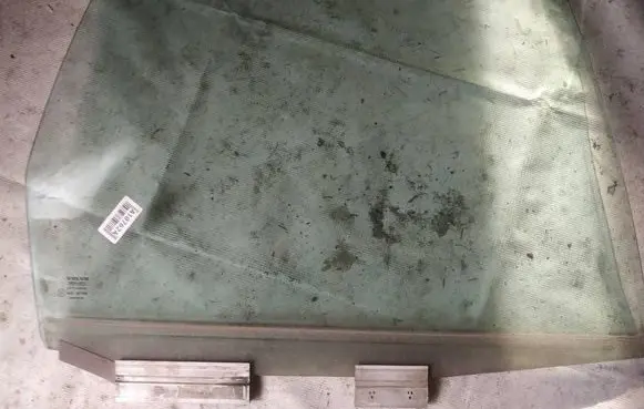 Rear door window glass
