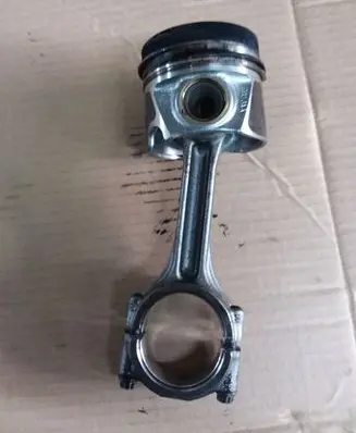 Volkswagen Tiguan Piston with connecting rod