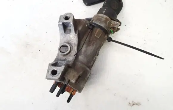 Volkswagen PASSAT B5 Ignition lock 4b0905851a