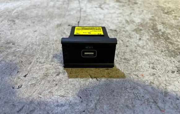KIA Sportage USB socket connector 96120D9600 LF1810051544