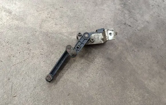 Headlight/headlamp level sensor