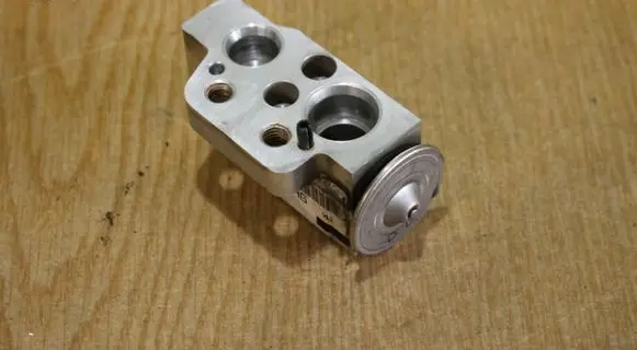 Seat Leon (1P) Air conditioning (A/C) expansion valve 1K0820679