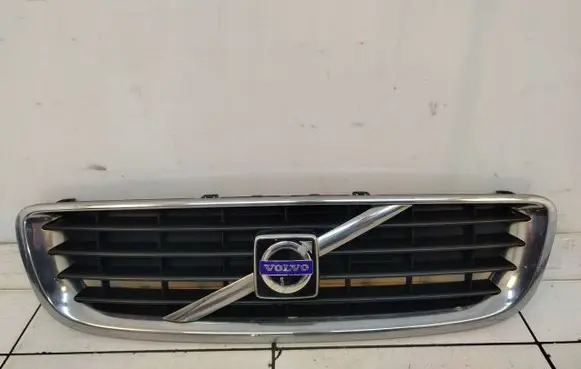 Volvo V50 Front bumper upper radiator grill 