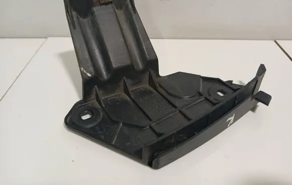 Audi TT Mk1 Rear bumper mounting bracket 8N0807483