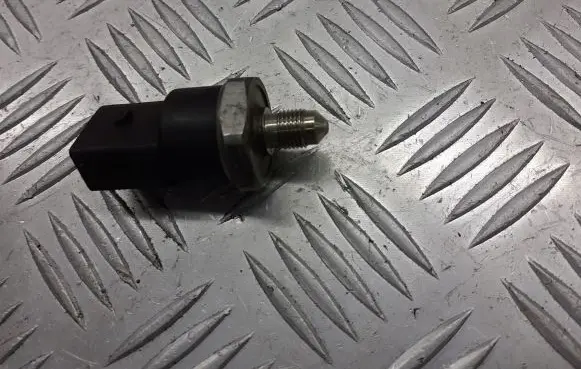 Renault Megane I Fuel pressure sensor 0261545008