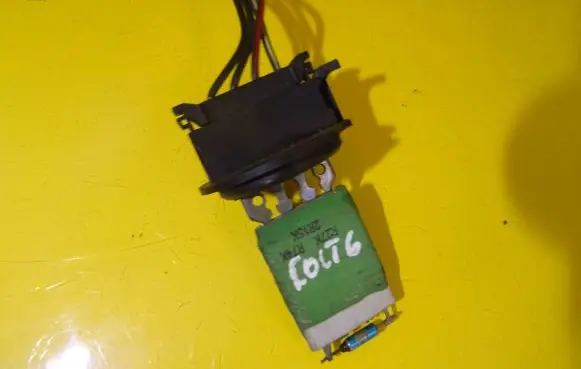 Mitsubishi Colt Heater blower motor/fan resistor 2R15K