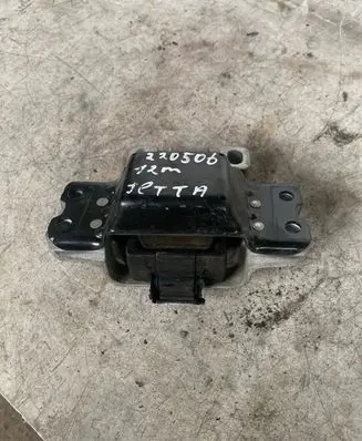 Volkswagen Jetta VI Engine mount bracket 1K0199555
