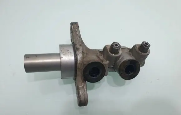Master brake cylinder