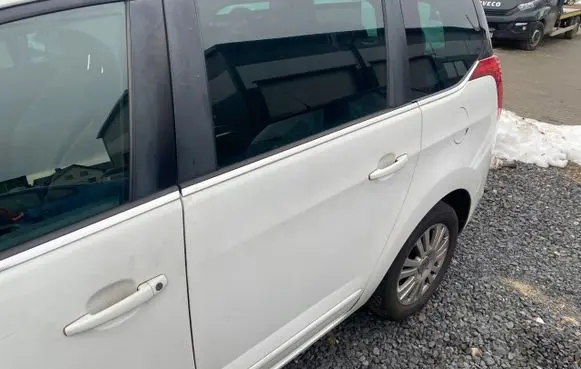 Peugeot 5008 Rear door 