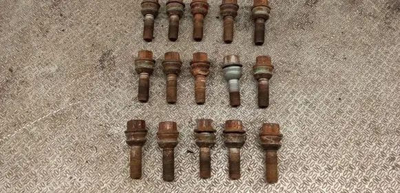 Audi Q7 4L Nuts/bolts 