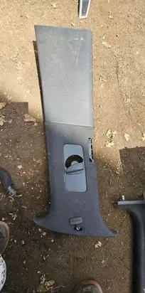 Porsche Cayenne (9PA) (B) pillar trim (bottom) brak