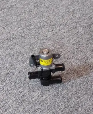 Volkswagen PASSAT B8 Coolant heater control valve 5Q0906457C 4013168L