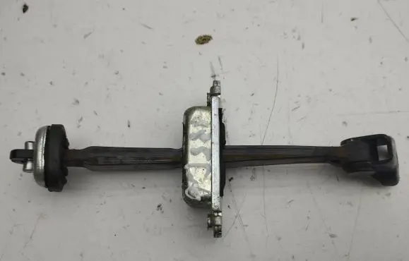 Opel Antara Rear door check strap stopper