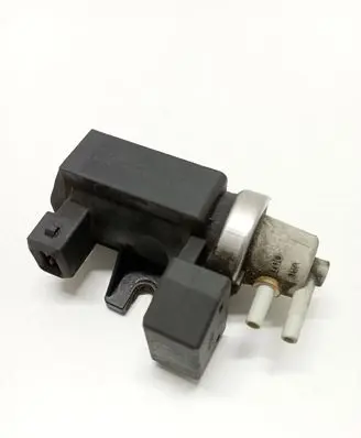 BMW 7 F01 F02 F03 F04 Vacuum valve 7008870411 117475955401