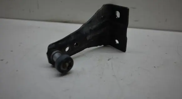 Chrysler Town u0026 Country V Sliding door upper roller guide/hinge 05020899AG